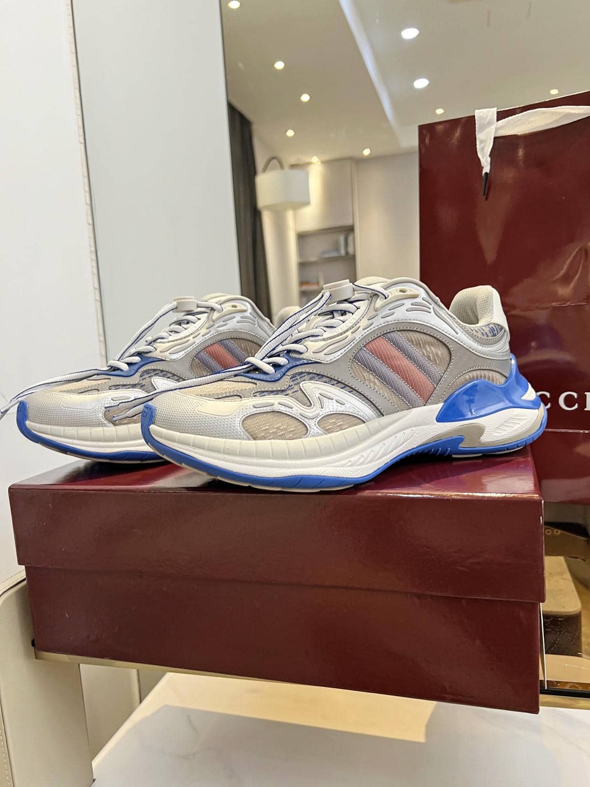 0011 Sneaker